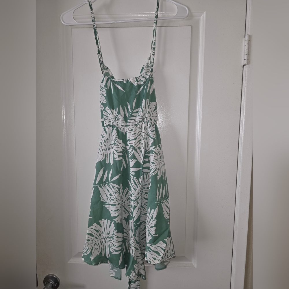 Cupshe Tropical Romper XL Tie Back Vacation NWT - Picture 4 of 4